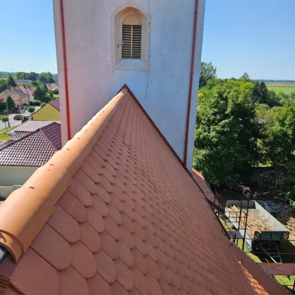 Rímskokatolícky kostol - Dolný Štál, keramická krytina Tondach - Strechy Okoč
